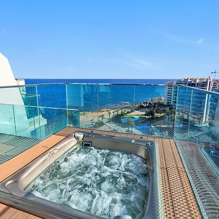 Luxury Penthouse With A Private Jacuzzi! Apartmán