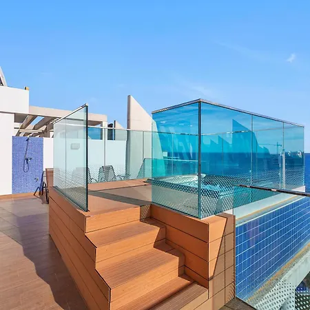 Luxury Penthouse With A Private Jacuzzi! Apartmán *
